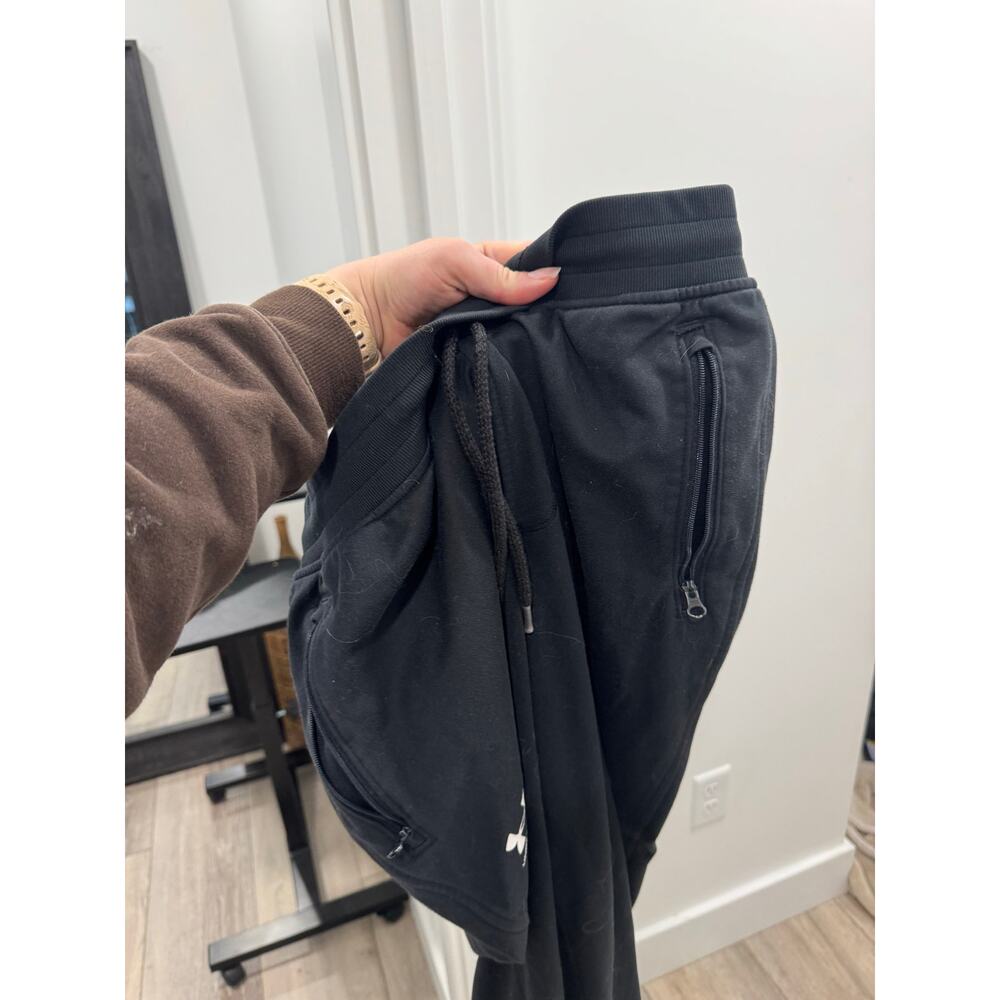 Black Under Armour Joggers size large loose - Picture 3 of 4